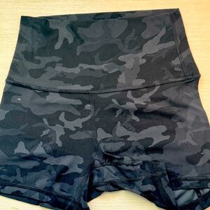 Lululemon Align black Cameo 4”. Size 4